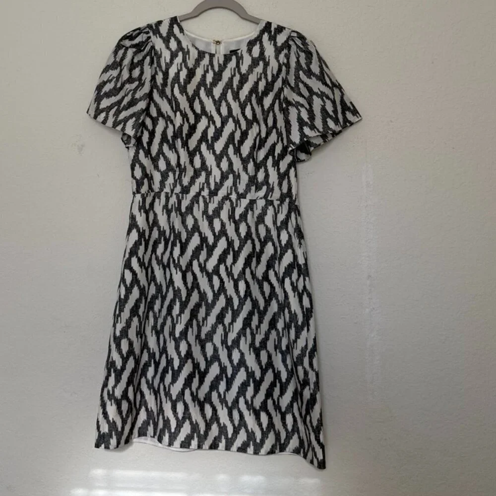 J. Crew dress in gray and cream 100% silk ikat print with cap sleeves size 4